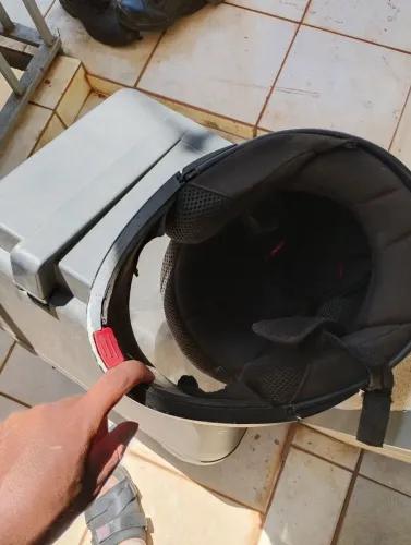 Vendo baú de 80 litros mais capacete