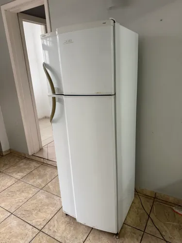 Geladeira Dako 220v