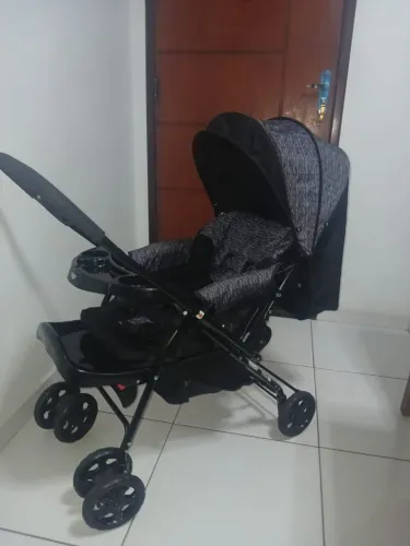 Vendo carrinho de bebe pouco usado<br>R$ 400,00