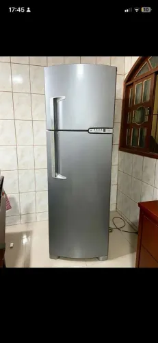 Vendo geladeira Brastemp Frosfree 354 litro.  Em ótimo estado de conservação e funcionando