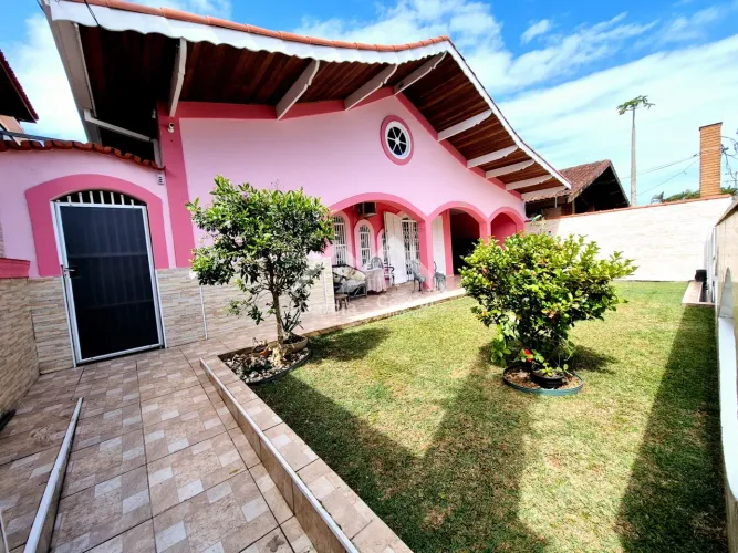 Casa com piscina em Peruíbe REF: 9346