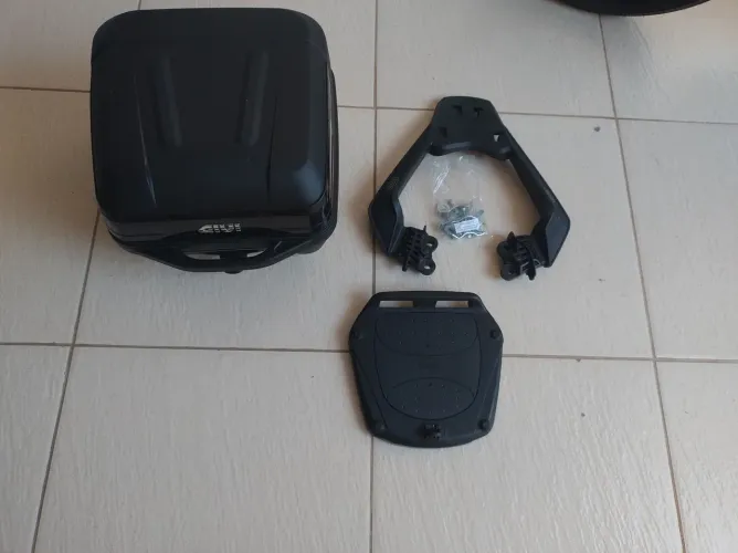 Baú completo da CB Twister 300f com suporte 
