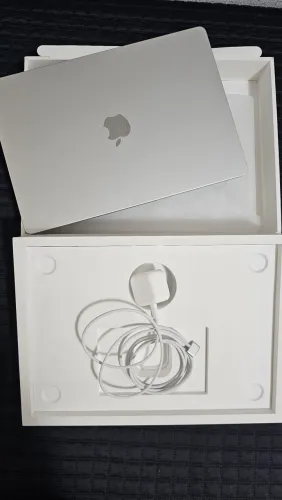 Notebook Macbook Air 15" Chip M5 16GB RAM 512 GD SSD Bateria 100% Garantia até 27/04/27