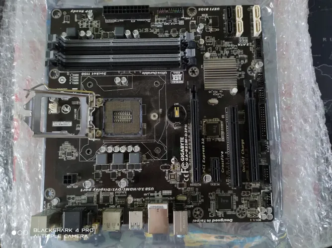 placa-mãe Gigabyte GA-B85M-D3PH. Com Defeito 
