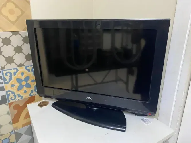 TV LCD AOC 32" - INCLUI BASE DE SUPORTE WhatsApp *