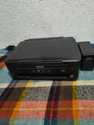 Vendo impressora Epson L380 usada, bom estado, com cabos..