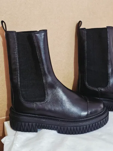 Bota Schutz Chelsea cano médio couro preto n° 34!