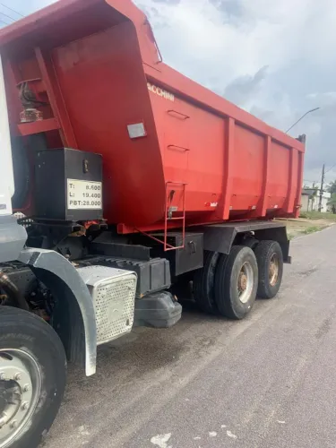 Caçamba semi nova pronta pra uso