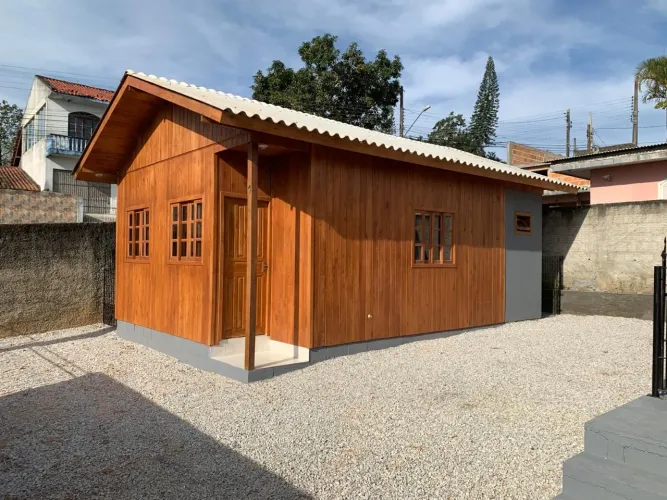 LINDA CASA de 02 quartos no bairro Serraria