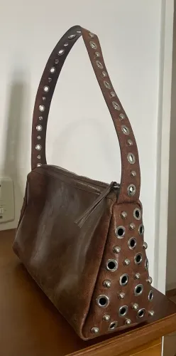 Vendo Bolsa Zara Média de ombro com zíper. Marrom com detalhes prata