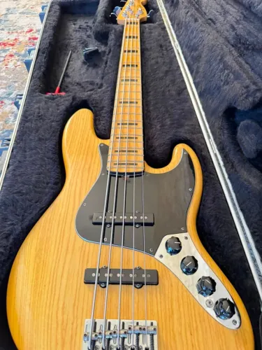 Fender American Deluxe Jazz Bass V (5 Cordas) - Ano 2011 Fabricado em Corona, Califórnia (