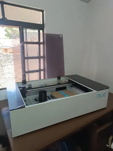 Máquina de Corte e Gravação a Laser - Due Flow