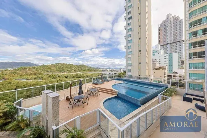 Apartamento diferenciado com piscina privativa em Balneário Camboriú/SC