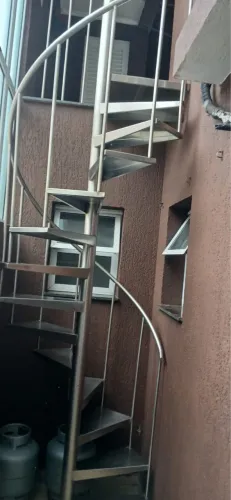 Escada Caracol em Inox 1,14m x 3,00m - Ótimo Estado