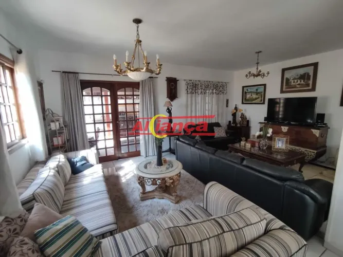SOBRADO COM 4 DORMITÓRIOS A VENDA, 360m² CENTRO - ATIBAIA/SP