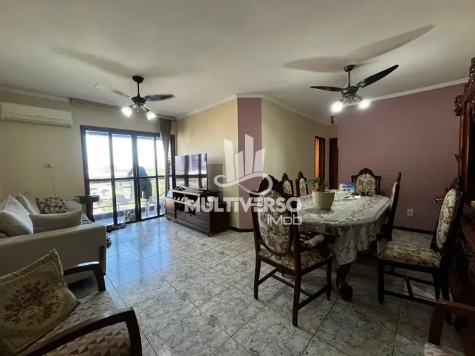 Apartamento na Ponta da Praia com vista livre em todas as janela.