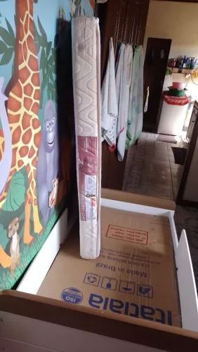 Berço cama grande colchão e guarnições