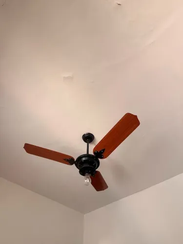 Ventilador de teto preto 3 pás de madeira