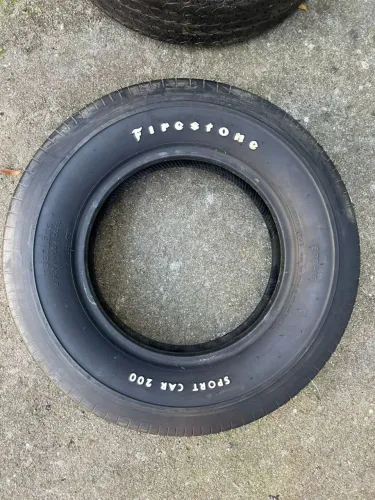 Par de pneus Firestone SPORT CAR E70-15 clássicos antigos