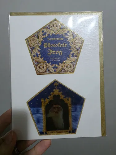 Cartão Postal Harry Potter Chocolate Frog Packaging MinaLima