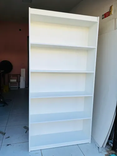 Expositor com pratileiras