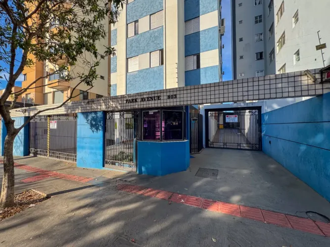 Apartamento para alugar no Edifício Park Avenue, Centro de Londrina Pr com 2 quartos.