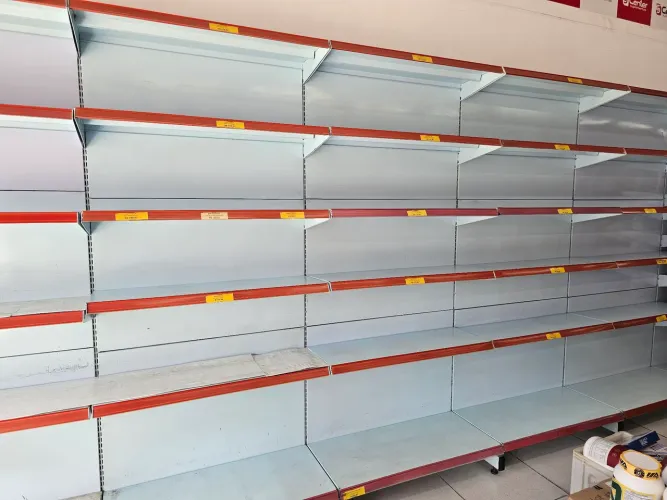 Prateleiras diversas para qualquer finalidade