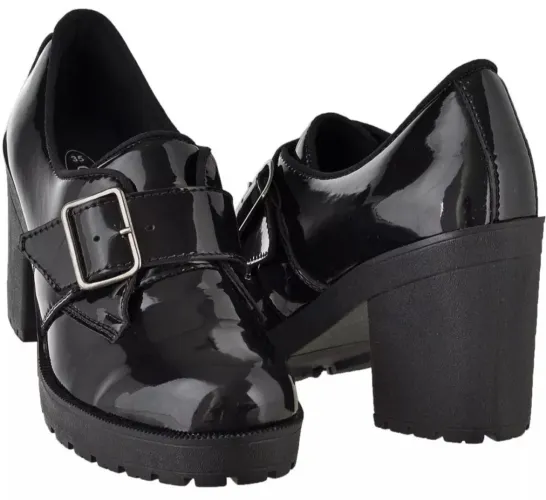 Sapato oxford de verniz novo
