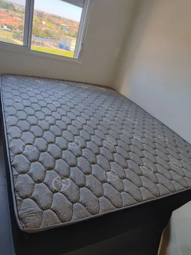 Cama Queen Size box + Colchão.