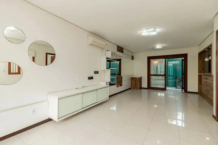 Casa para Alugar em Condomínio Fechado no Bairro Ipanema 3 Dormitórios, Suíte com Closet