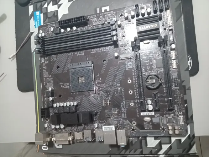 Placa mãe B350m Gigabyte NÃO FUNCIONA