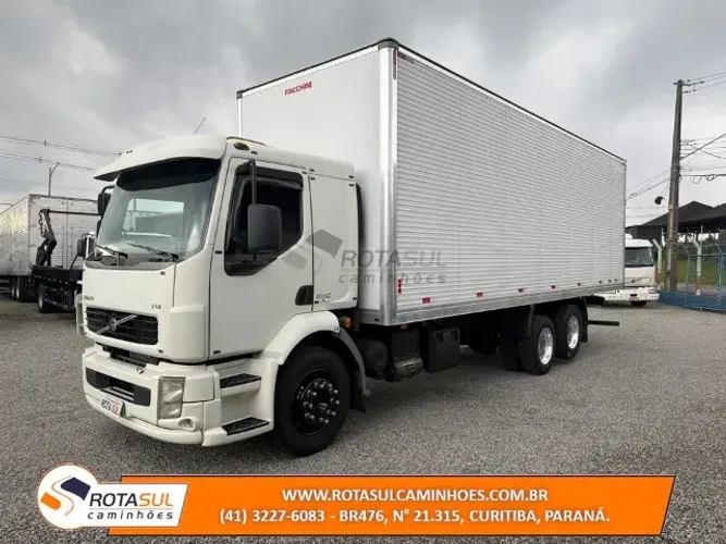 VOLVO VM 260 2006 BAÚ 8,50M