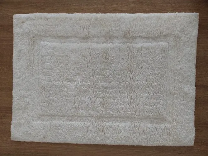 Tapete de banheiro Mundo do Enxoval 100% algodão, cor marfim, 50*70cm
