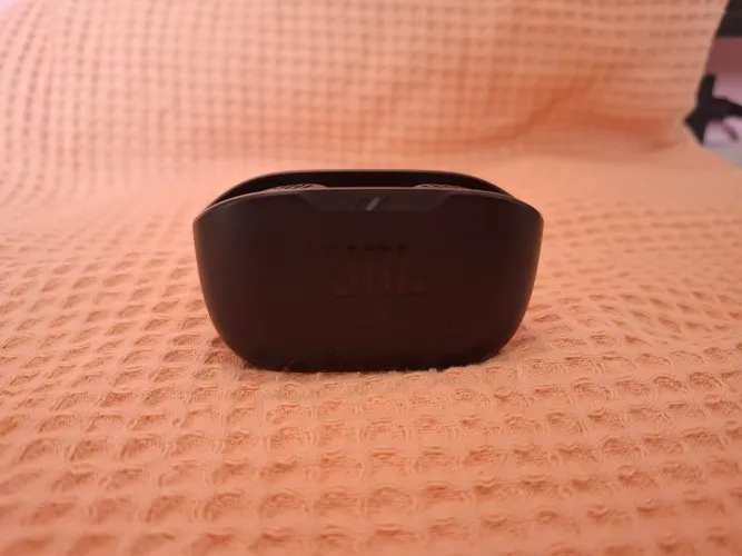 Vendo fone de ouvido TWS JBL Wave Buds em ótimo estado - Preço à vista