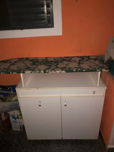 Armário Organizador Multiuso com Tábua de Passar Roupa Integrada