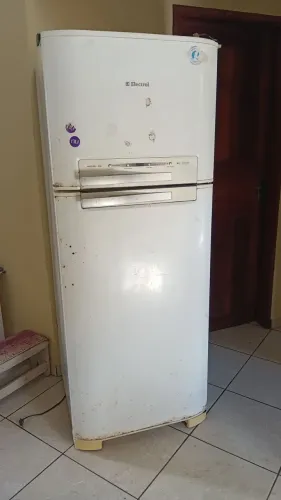 Vende se Geladeira
