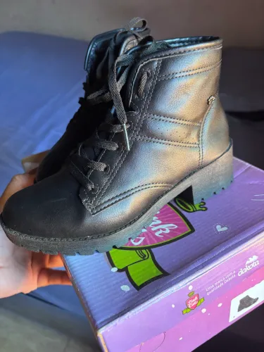 Bota infantil e sandália infantil