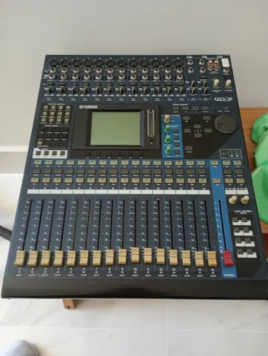 Mesa de som digital Yamaha 01v - A mais incrível