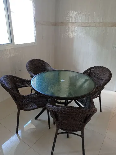 LINDO CONJUNTO DE MESA + 4 CADEIRAS