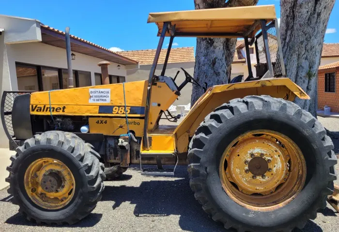 Trator Valtra 985 4x4