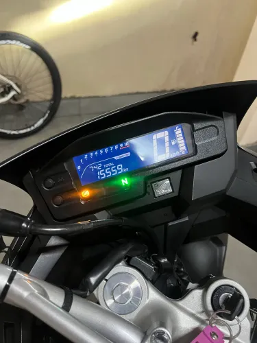 Vende-se XRE 2023 moto extra.