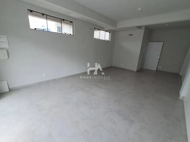 Escritório para Alugar no Bairro Vieira com 38 m² de Área Útil Disponível