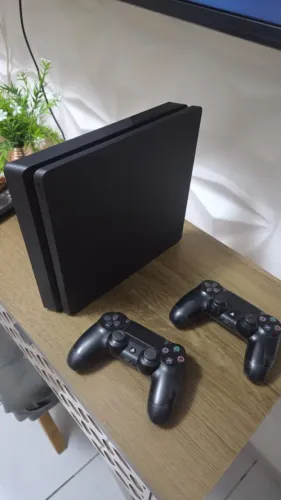 PS4 Pro 1TB + 50 Jogos no PS Plus - Excelente Estado WP *88