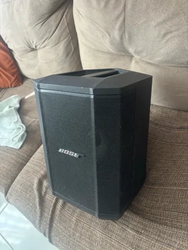 Vende-se caixa bose ( tudo funcionando).