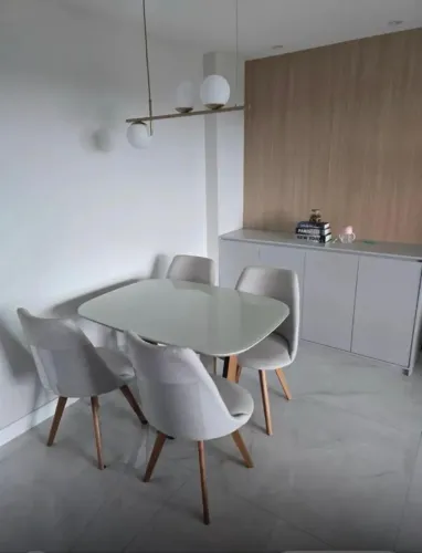 Mesa de jantar com 4 cadeiras Oficina Designe 