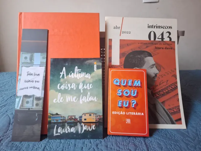 A Última Coisa Que Ele Me Falou - Clube Intrínsecos