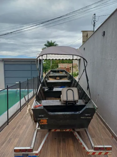 Barco completo com acessórios e tralha