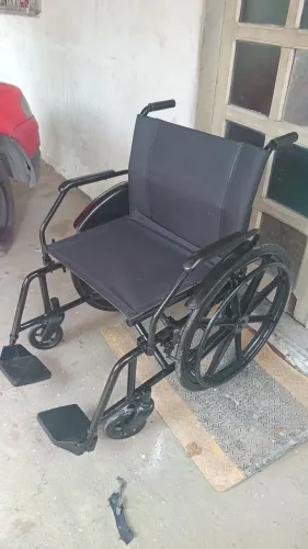 Cadeira de rodas simples