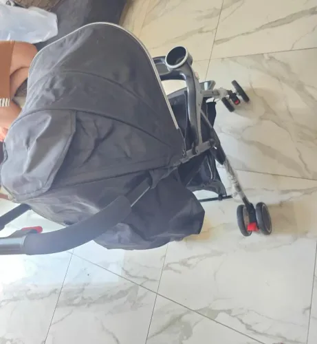 Carrinho de bebê novo