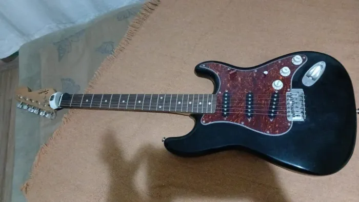 Guitarra Fender Squier captadores malagoli